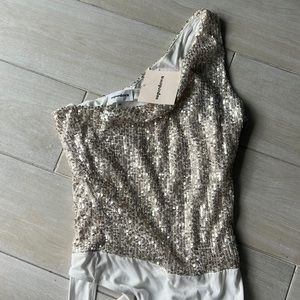 Super down “REMI ONE SHOULDER BODY SUIT” in White Maui